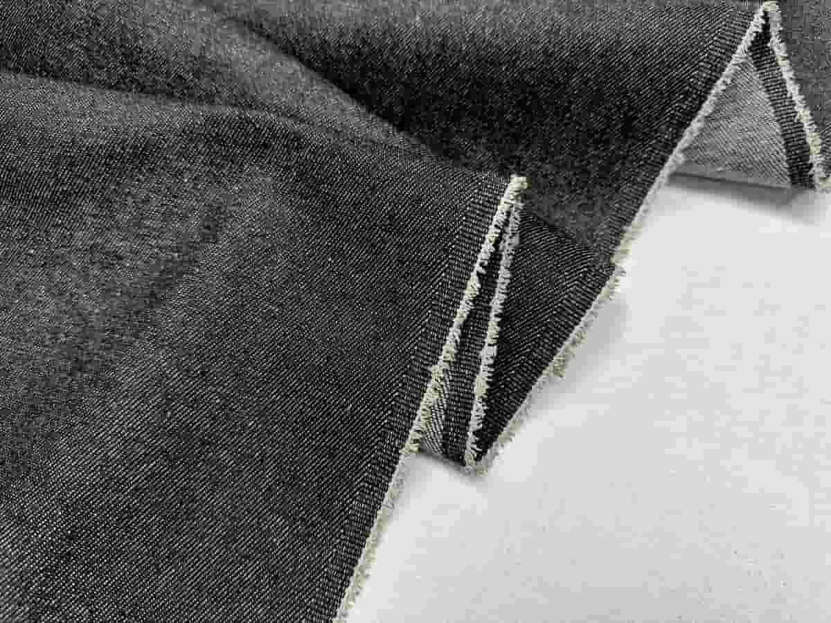 پارچه جین مشکی با بافت یک نواخت